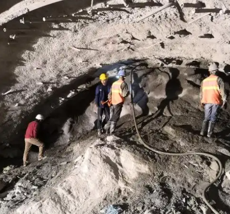 河西区街道拱顶带模注浆料的施工流程及注意事项